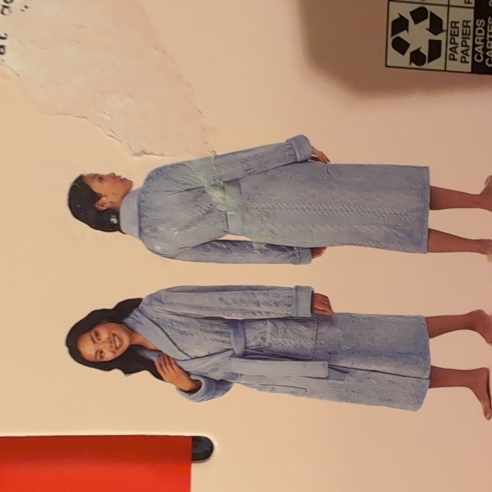 M: Room Service Plush Wrap Robe - Picture 10 of 11